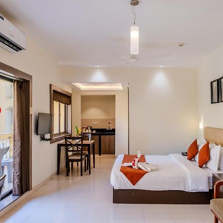 Golden Landmark Green Valley Beach Resort Dona Paula Bagian luar foto