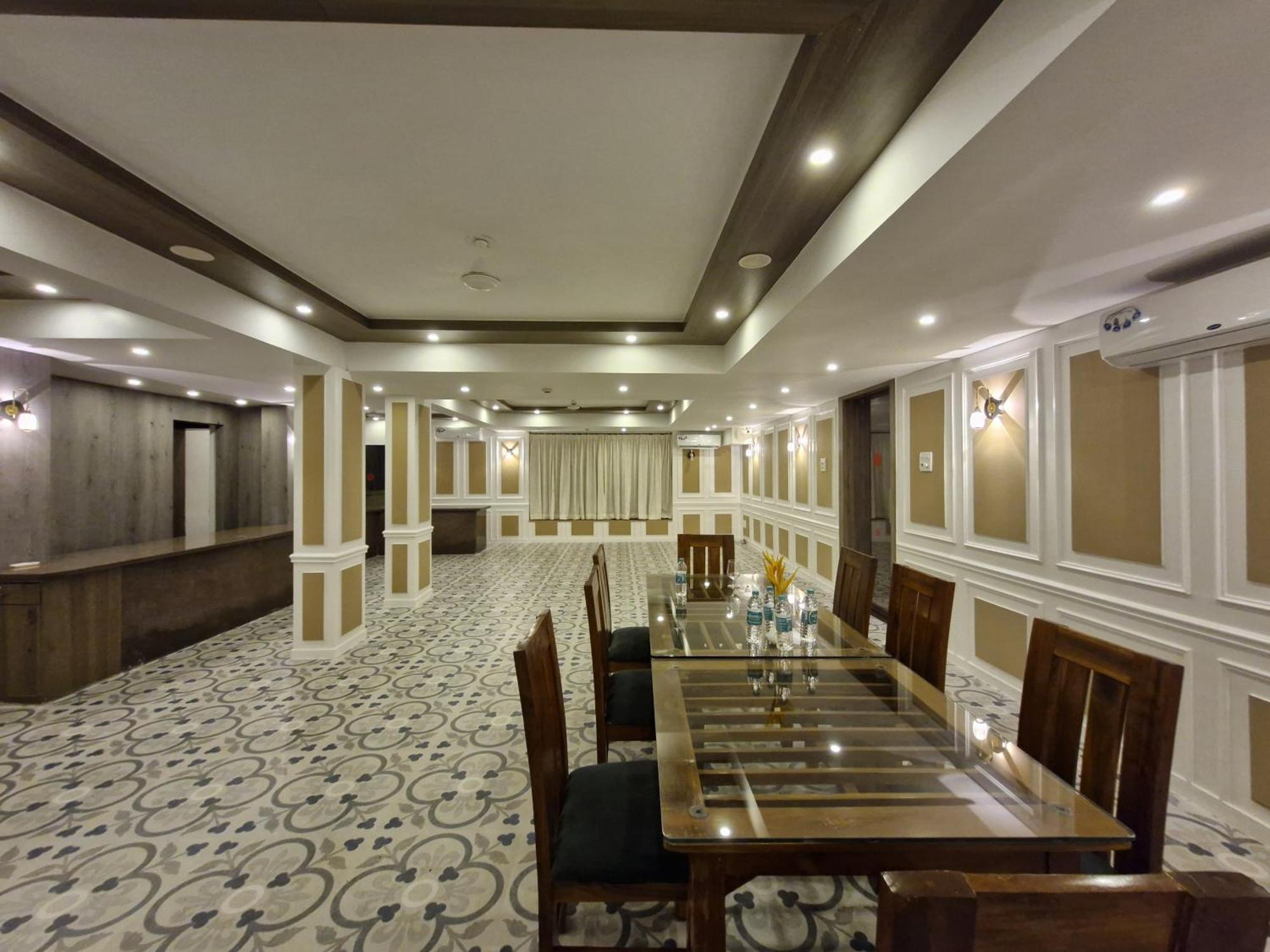 Golden Landmark Green Valley Beach Resort Dona Paula Bagian luar foto