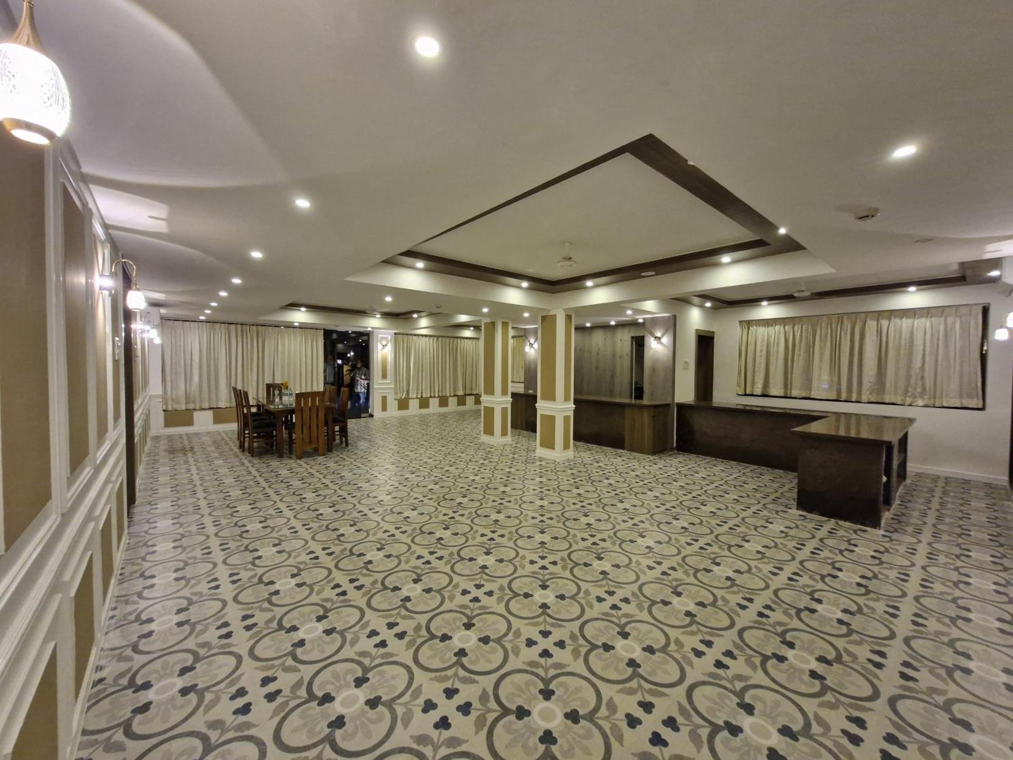 Golden Landmark Green Valley Beach Resort Dona Paula Bagian luar foto