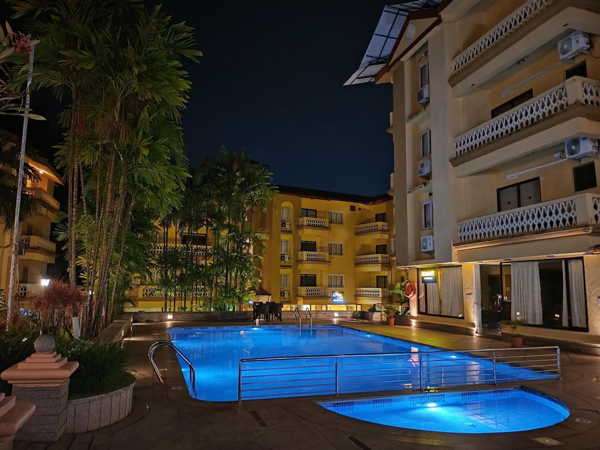 Golden Landmark Green Valley Beach Resort Dona Paula Bagian luar foto