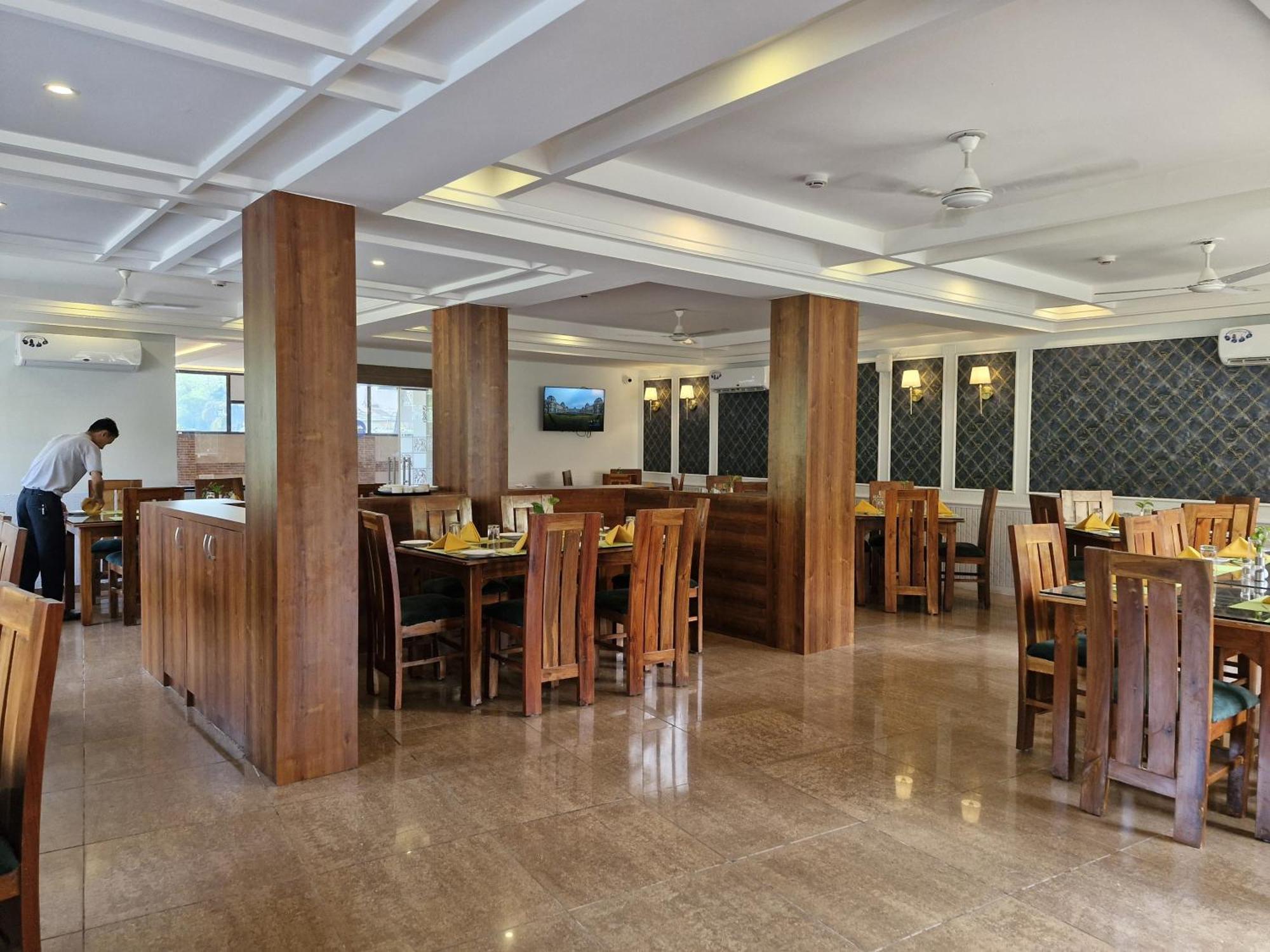 Golden Landmark Green Valley Beach Resort Dona Paula Bagian luar foto
