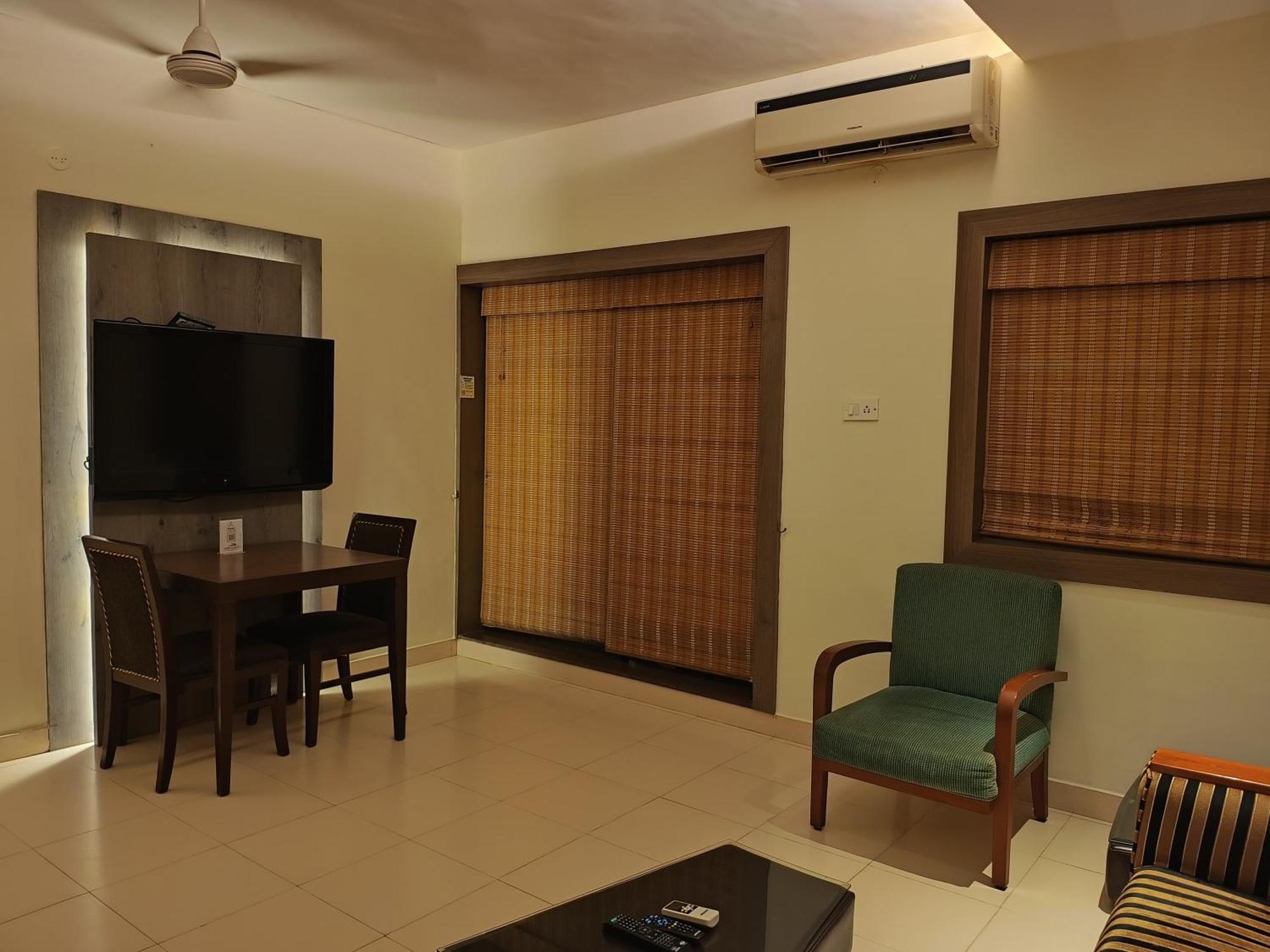 Golden Landmark Green Valley Beach Resort Dona Paula Bagian luar foto