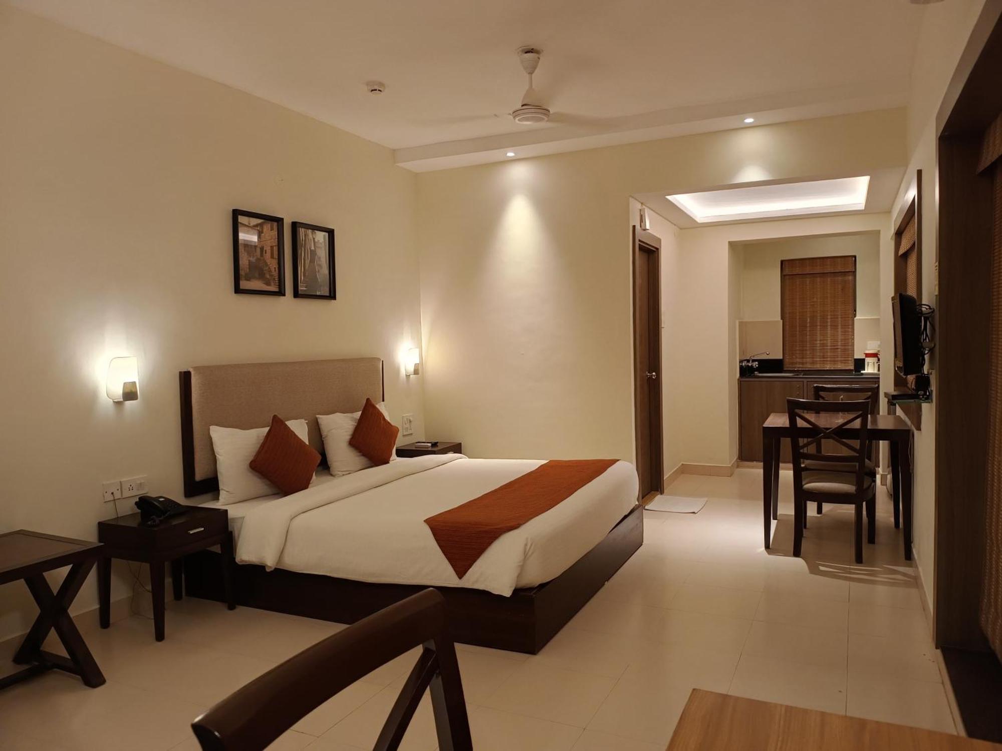 Golden Landmark Green Valley Beach Resort Dona Paula Bagian luar foto