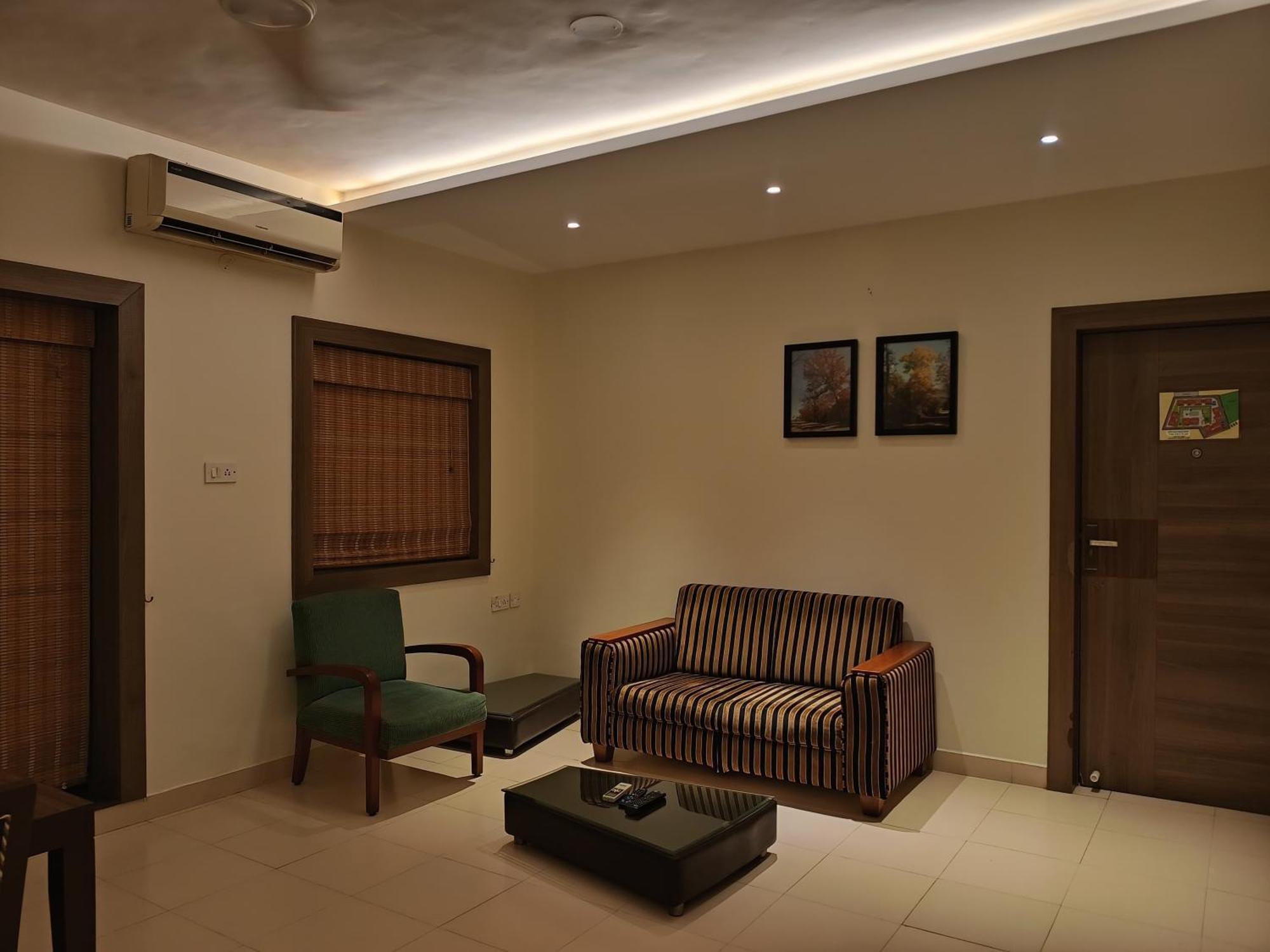 Golden Landmark Green Valley Beach Resort Dona Paula Bagian luar foto