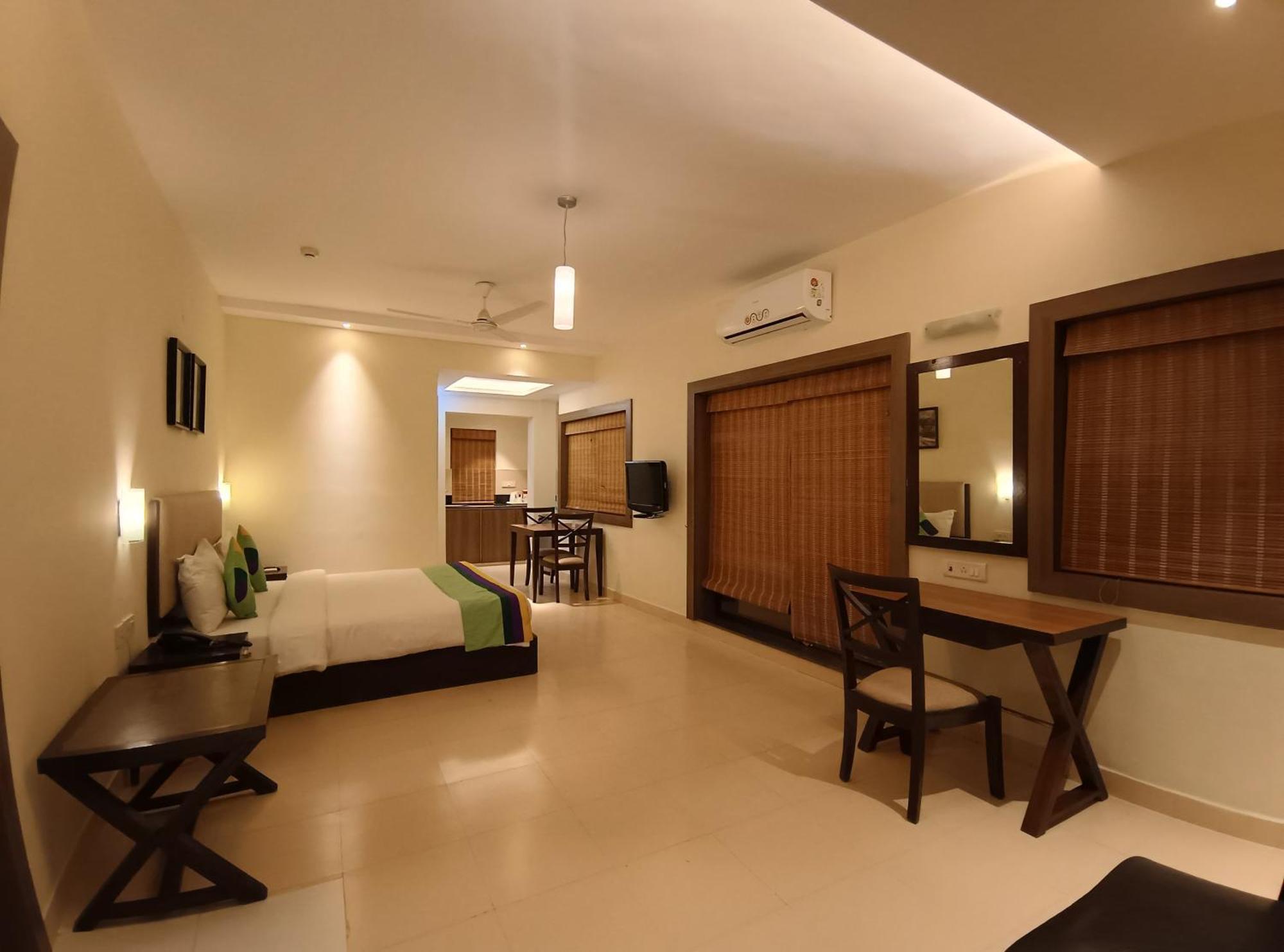 Golden Landmark Green Valley Beach Resort Dona Paula Bagian luar foto