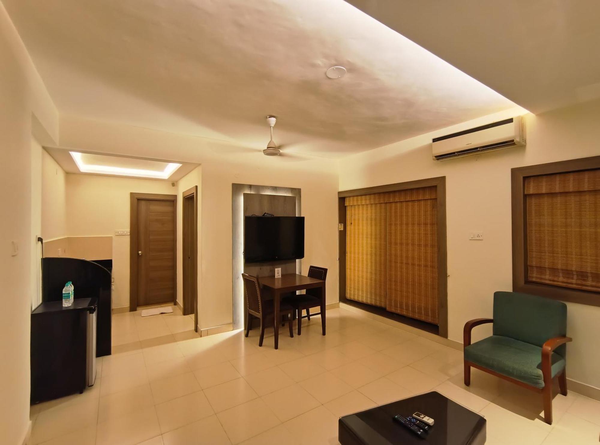 Golden Landmark Green Valley Beach Resort Dona Paula Bagian luar foto