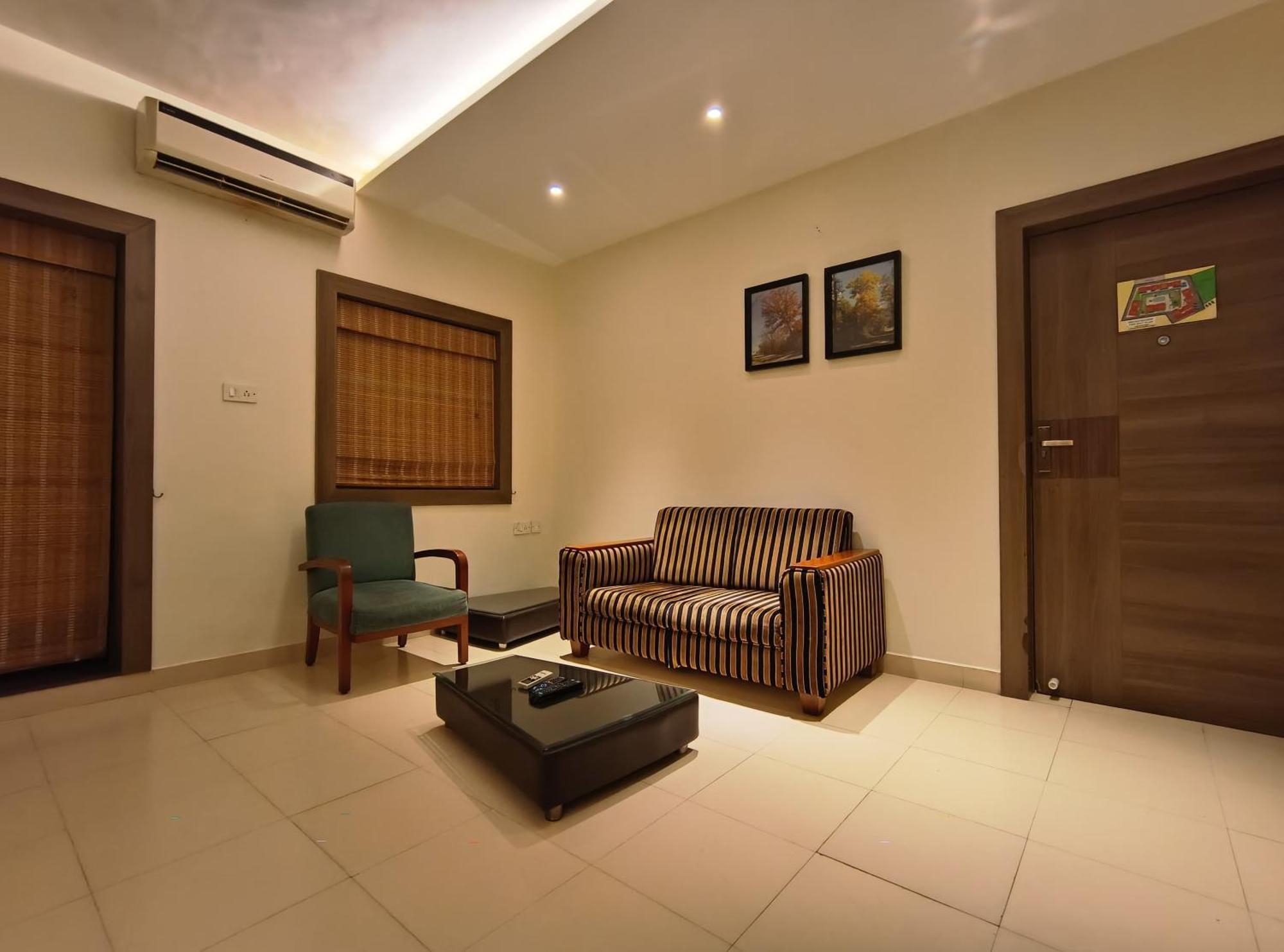 Golden Landmark Green Valley Beach Resort Dona Paula Bagian luar foto