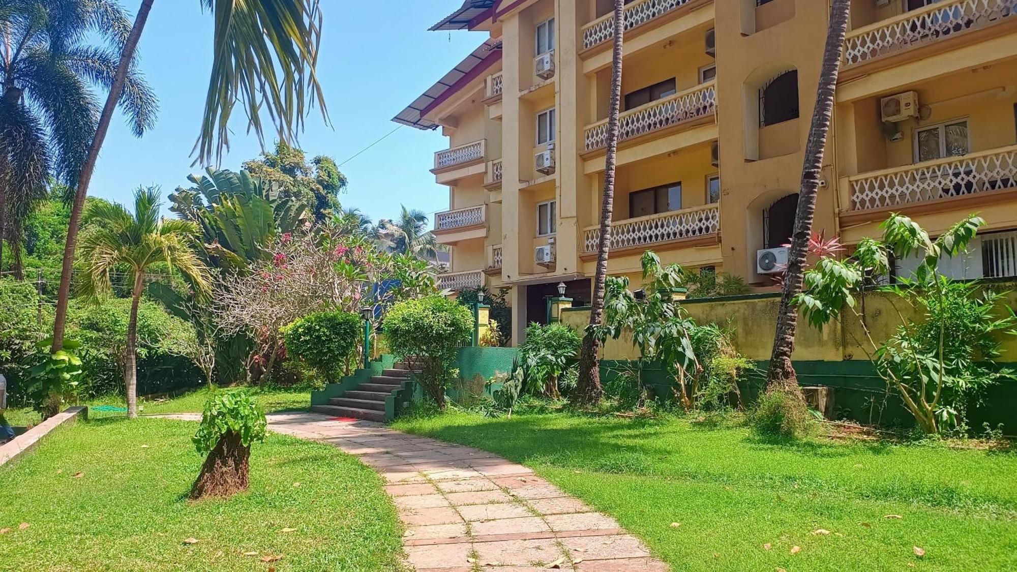 Golden Landmark Green Valley Beach Resort Dona Paula Bagian luar foto