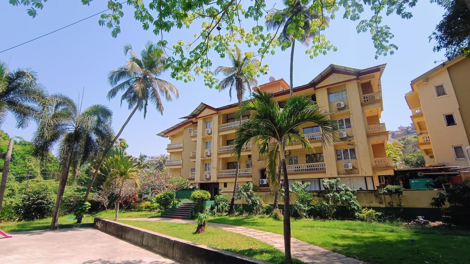 Golden Landmark Green Valley Beach Resort Dona Paula Bagian luar foto