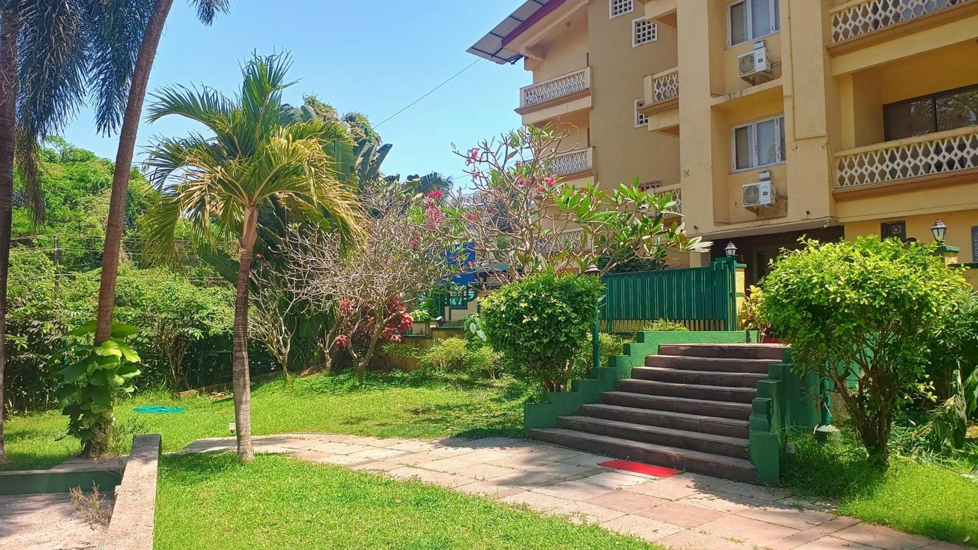 Golden Landmark Green Valley Beach Resort Dona Paula Bagian luar foto