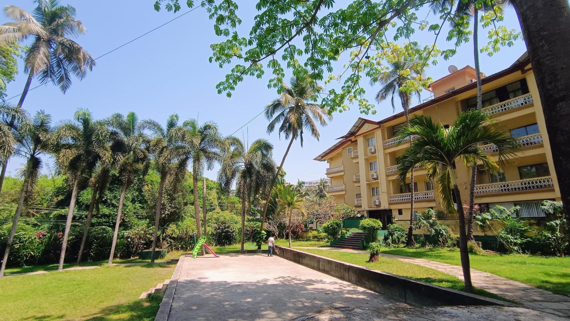 Golden Landmark Green Valley Beach Resort Dona Paula Bagian luar foto