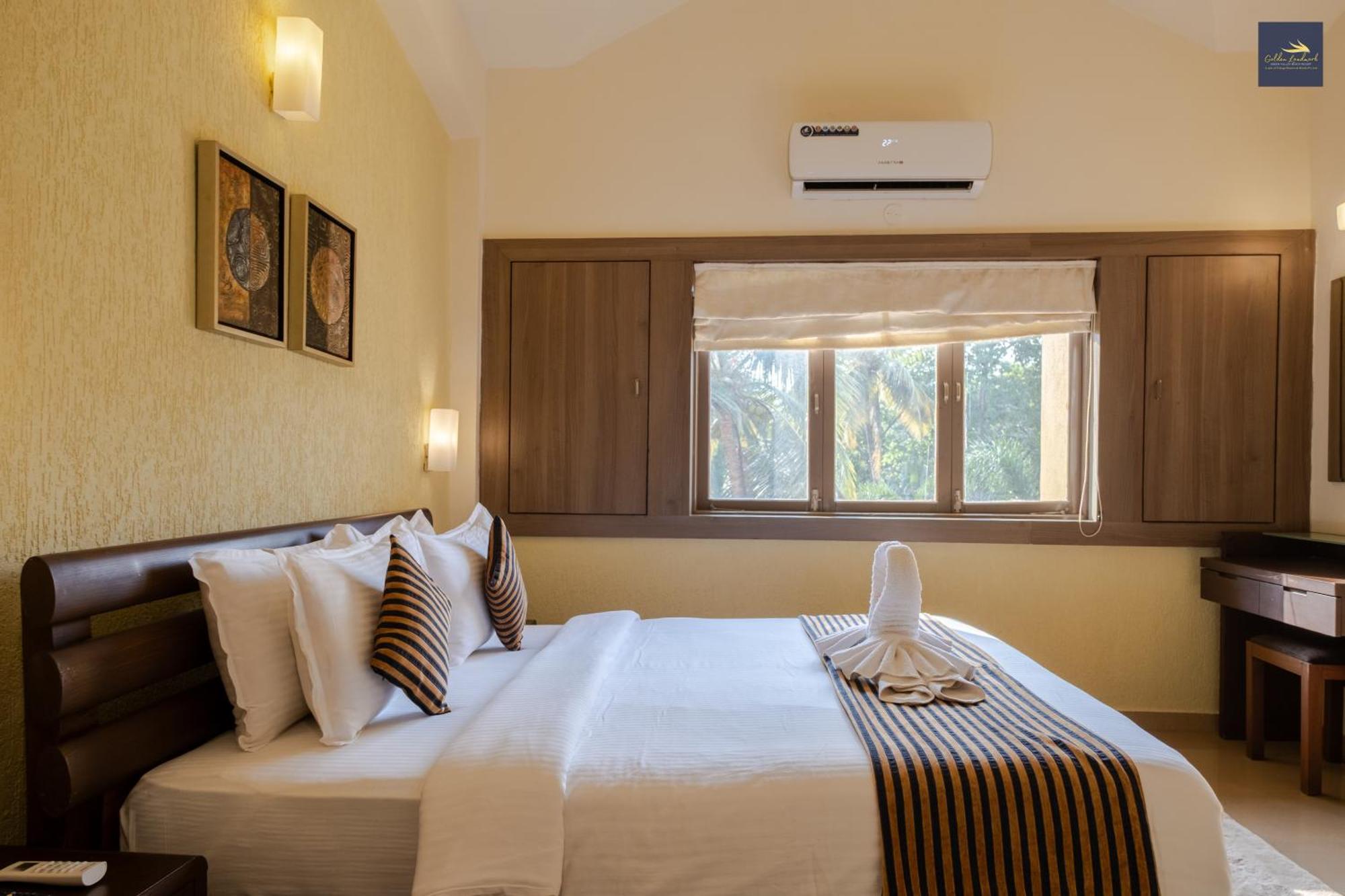Golden Landmark Green Valley Beach Resort Dona Paula Bagian luar foto