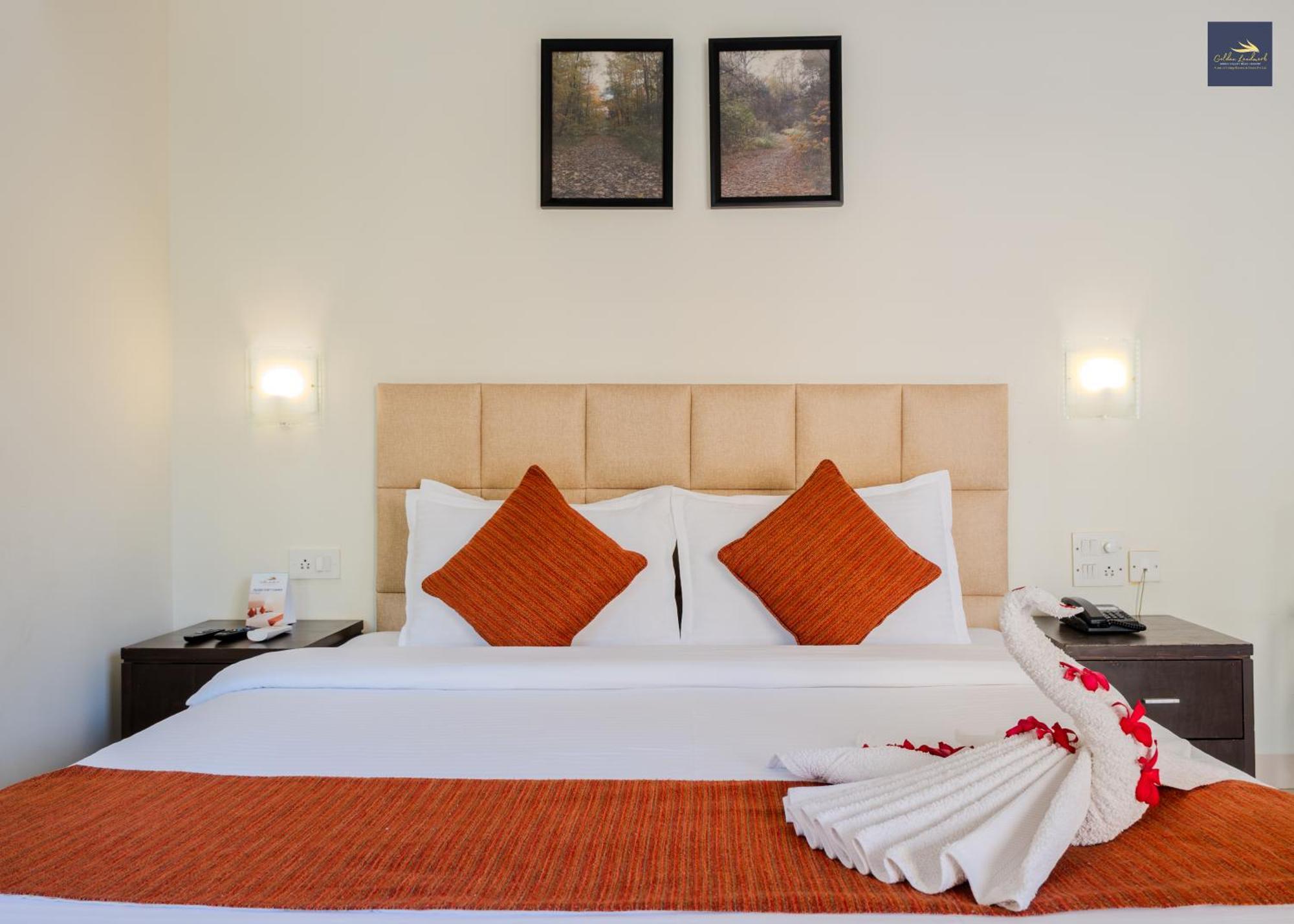 Golden Landmark Green Valley Beach Resort Dona Paula Bagian luar foto