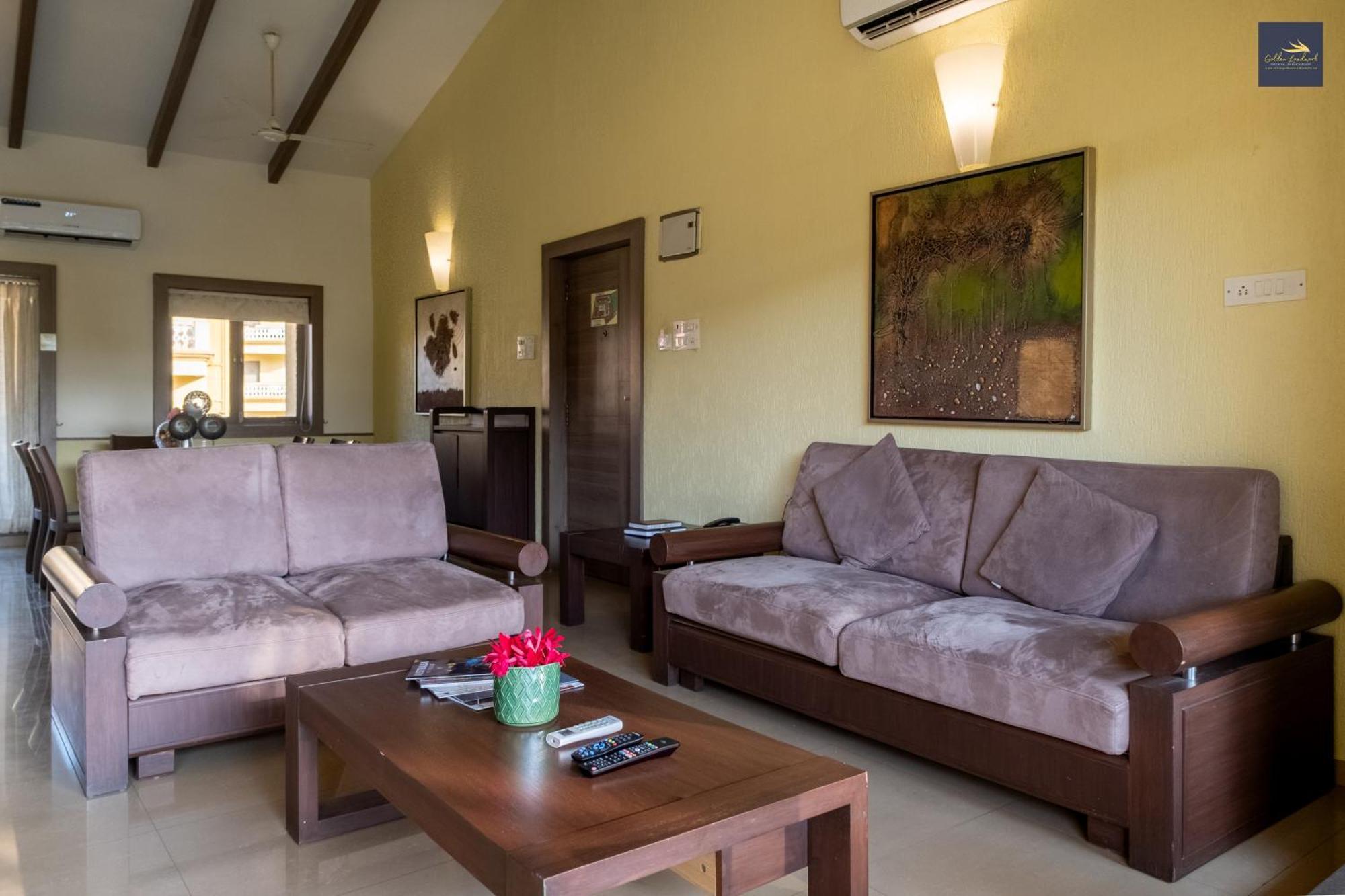 Golden Landmark Green Valley Beach Resort Dona Paula Bagian luar foto