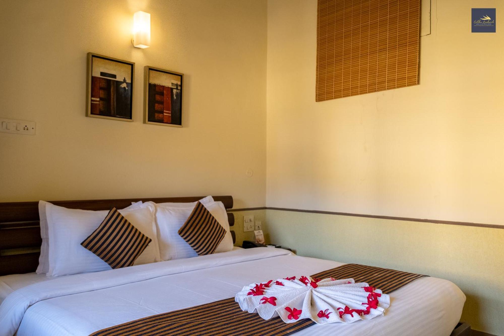 Golden Landmark Green Valley Beach Resort Dona Paula Bagian luar foto